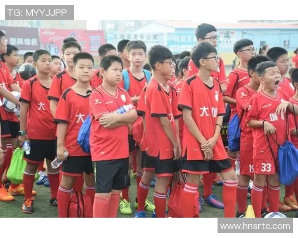 西安足球队的耐力之谜:揭开足球巨献背后的秘密与坚持 西安足球队的耐力之谜:揭开足球巨献背后的秘密与坚持