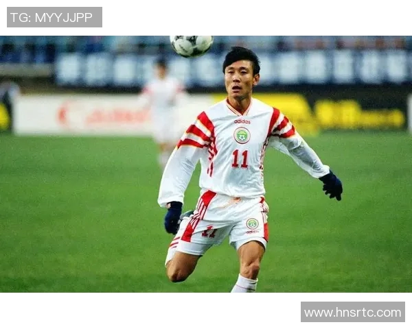 高峰：从足球场上的英雄到人生路上的领袖之路